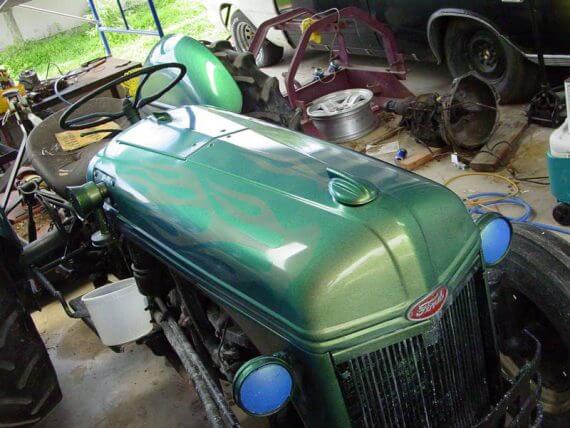 Richard Clemmey's Chameleon Tractor! Green Gold Flip Paint.